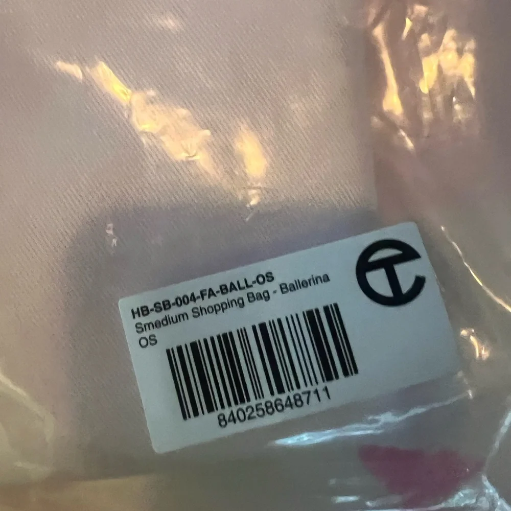 Telfar Smedium Tote in Ballerina - Picture 3 of 6